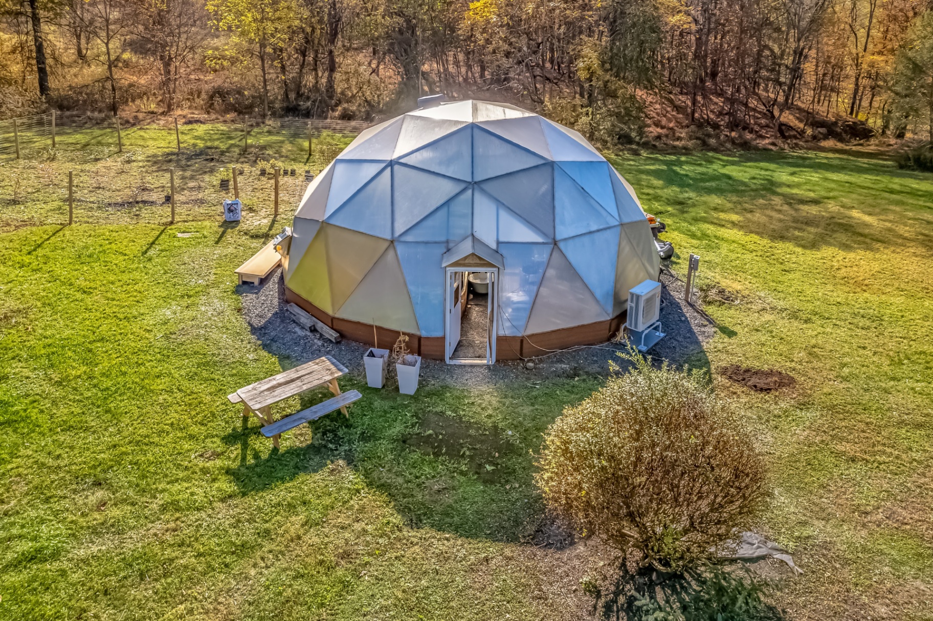 Geodesic dome greenhouse